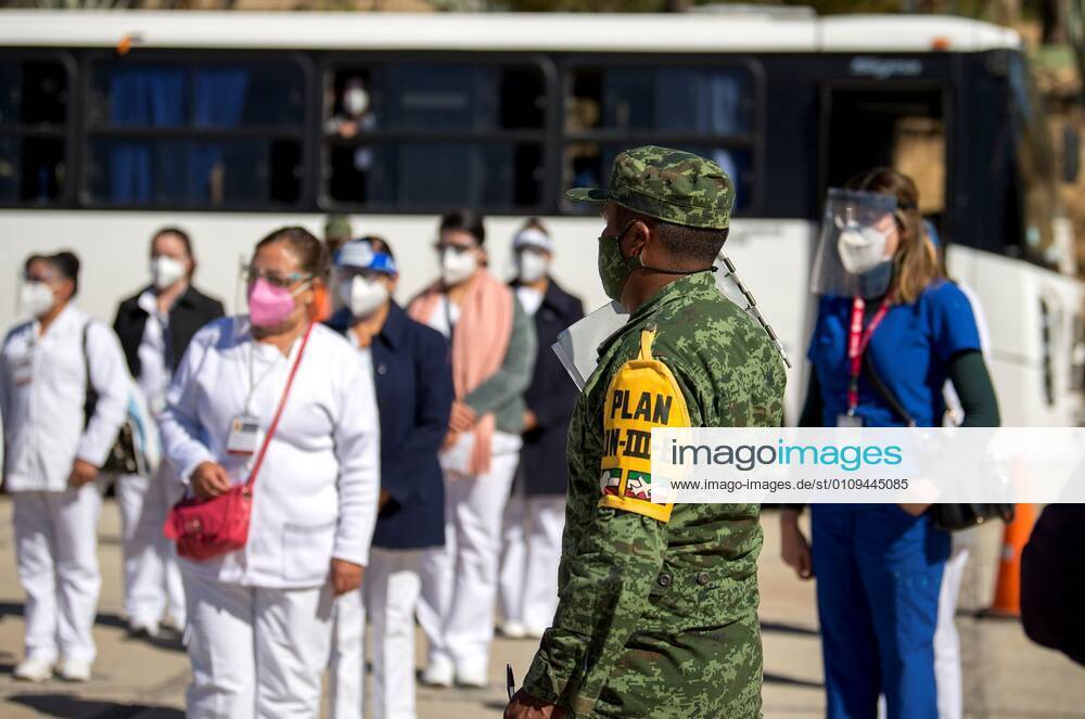 Health personnel wait to receive the Pfizer-BioNTechal vaccine against COVID-19, in Saltillo, in the northern State of Coahuila, Mexico, 04 January 2021. The Mexican government ranks first in Latin America and thirteenth in the world in vaccinating covid-19 with almost 40,000 doses applied so far, President Andrés Manuel López Obrador said on Monday. Mexico is the leader in Latin America in covid vaccination, says Lopez Obrador !ACHTUNG: NUR REDAKTIONELLE NUTZUNG!
