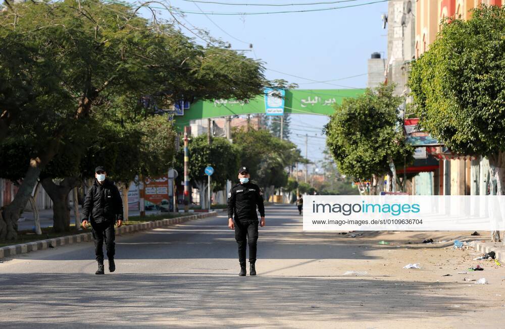 Deir Al-Balah, Gaza Strip, Palestinian Territory: Palestinian policemen wear face masks, stand guard during a complete closure amid the spread of the Coronavirus COVID-19, in Deir al-Balah, central of Gaza Strip, on January 9, 2021, in the fifth week after the Ministry of Interior in Gaza City announced the comprehensive closure on Friday and Saturday of every week after the increase in cases infected with Coronavirus Deir Al-Balah Palestinian Territory - ZUMAap3_ 20210109_zaf_ap3_001