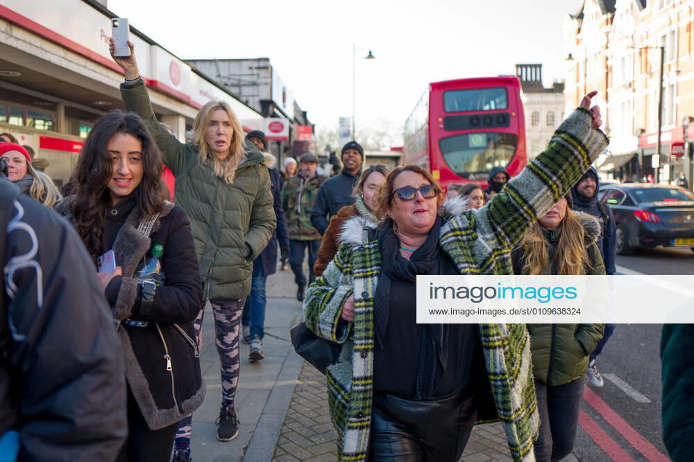 Woman chanting Give us freedom back on the steets of Lonon London UK - ZUMAg173 20210109_zap_g173_005