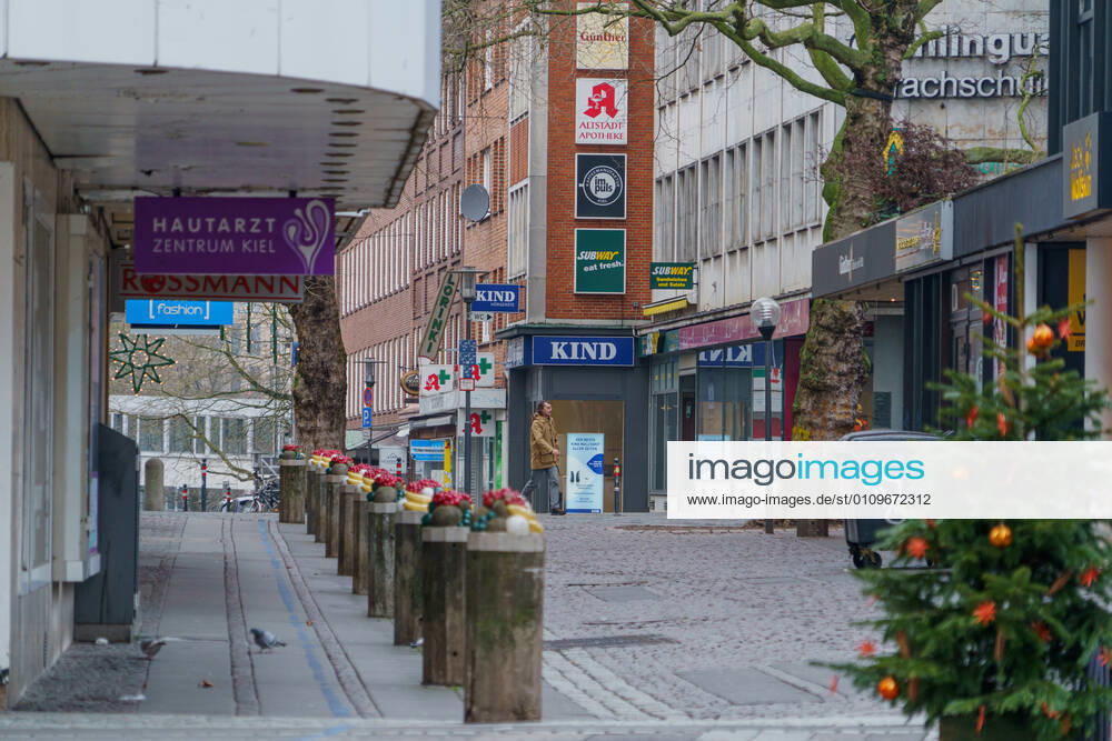 Kiel city centre during Corona Lockdown in January 2021 largely empty streets Kiel city centre during Corona Lockdown in January 2021 largely empty streets , Kiel Schleswig Holstein Germany city centre