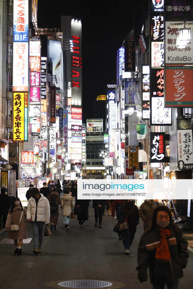 People wearing face masks leave Kabukicho (the red-light district of Tokyo) after the establishments closed at 8 pm to stop the COVID-19 infections in the capital. Tokyo reported 1,494 new COVID-19 cases on January 10; following four days of over 2,000 cases, the daily infections count dropped for the first time after the state of emergency was declared in Tokyo, Kanagawa, Saitama, and Chiba prefectures. Tokyo Japan - ZUMAm191 20210110_zap_m191_016