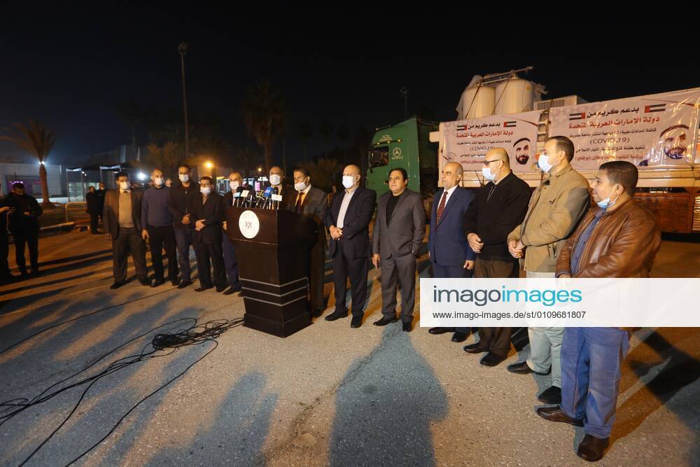 Rafah, Gaza Strip, Palestinian Territory: Palestinians receive medical aid from the United Arab Emirate, in Rafah border crossing in the southern of Gaza Strip, on January 10, 2021. The second shipment of Emirati medical aid arrived in the Gaza Strip this evening, which includes medical aid provided to the Ministry of Health in the Gaza Strip, to enhance health efforts in the face of the Corona pandemic, including an oxygen production plant with all its accessories, respirators and other medical equipment Rafah Palestinian Territory - ZUMAap3_ 20210110_zaf_ap3_092
