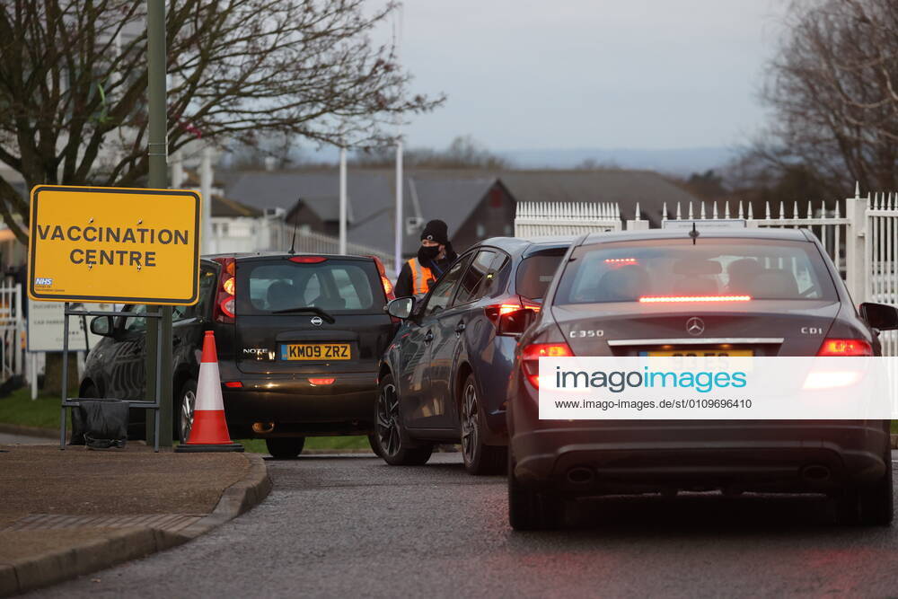 . 11 01 2021. Epsom, United Kingdom. The Covid 19 vaccination hub at the Epsom Racecourse in Surrey, as mass vaccinations start across the UK today . xStephenxLockx xi-Imagesx IIM-21977-0018