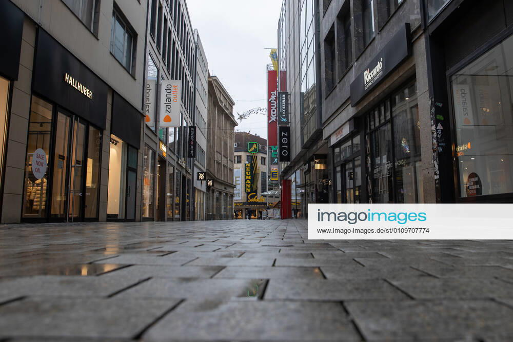 Lower Saxony, Hanover, Corona Shutdown extended to January 31, 2021, downtown businesses closed, empty city, Grosse Packhofstrasse, ,