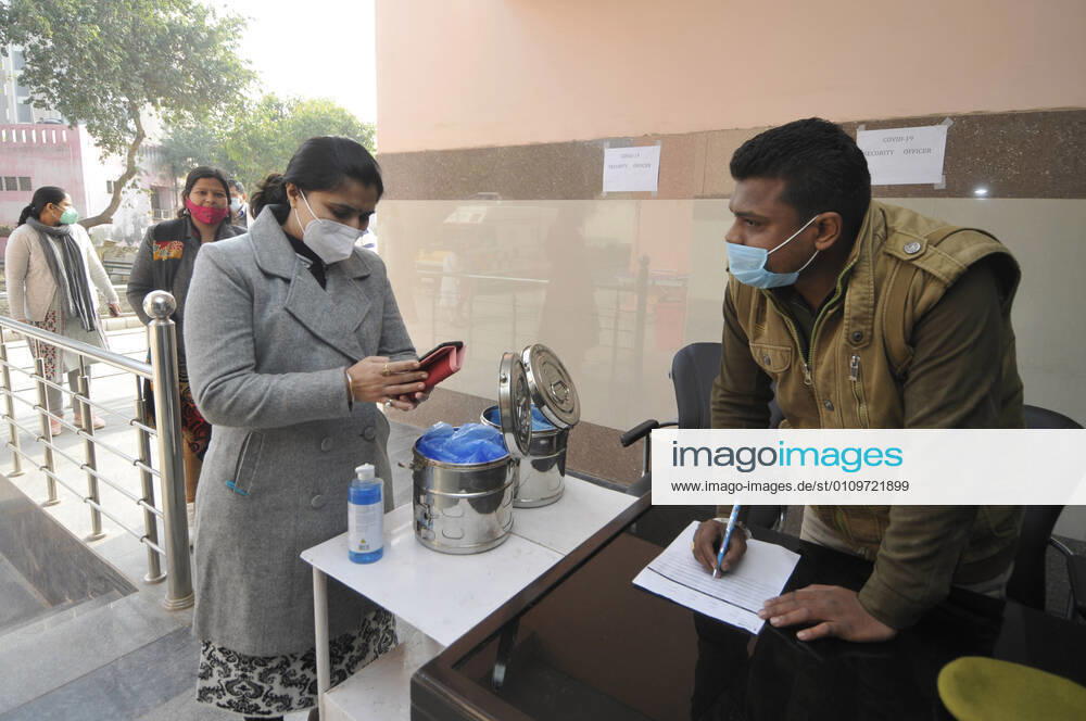 Volunteers queue during a dry-run of Covid-19 vaccine at Bhangel CHC hospital, on January 11, 2021 in Noida, India. Prime Minister Narendra Modi on Monday spoke on India s vaccination plan ahead of the mega Covid-19 vaccination drive, which is set to start on 16 January, 2021. Around 3 crore healthcare workers and frontline workers will be vaccinated in the first phase of vaccination. In the 2nd phase, those above 50 years and those under 50 years with co-morbid conditions will be vaccinated, the Prime Minister said. (Photo by Sunil Ghosh Hindustan Times) Covid-19 Vaccine Dry Run