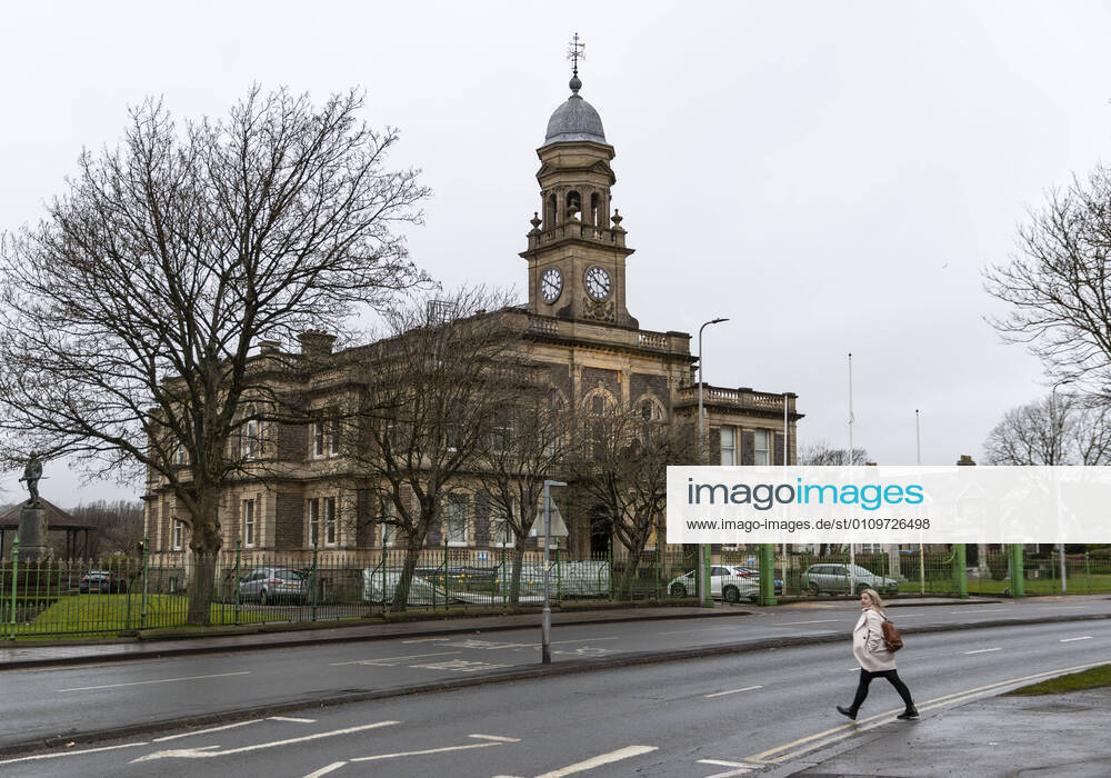 A lady crossing the road by the Llanelli town hall in Wales, UK on January 11, 2021. Professor Chris Whitty has warned the UK has not yet hit the peak of the current wave of Covide-19 infections, with the next few weeks being Ã¢â‚¬oethe worstÃ¢â‚¬Â of the pandemic for the NHS. Carmarthenshire United Kingdom - ZUMAj323 20210111_zip_j323_022