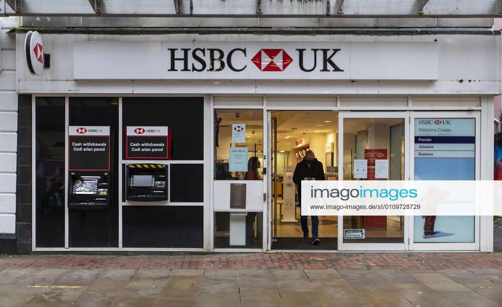 A man wearing a face mask walks out of the HSBC UK bank. Newport United Kingdom - ZUMAs197 20210111_zab_s197_024