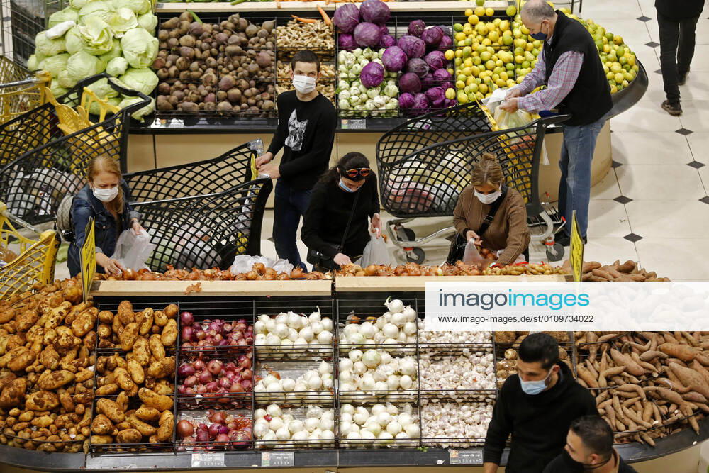 (210112) -- BEIRUT, Jan. 12, 2021 -- People shop at a supermarket to prepare for a national COVID-19 lockdown in Beirut, Lebanon, Jan. 11, 2021. Lebanon s Higher Defense Council declared on Monday a state of emergency between Jan. 14-25 that includes a total lockdown in hope to restrict further spread of COVID-19, Al-Jadeed local TV channel reported. ) LEBANON-BEIRUT-COVID-19-LOCKDOWN BilalxJawich