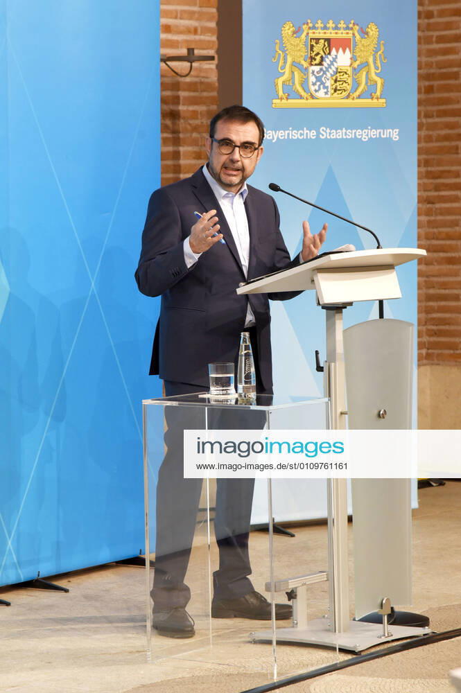 Klaus Holetschek at the press conference on the current developments of the Corona pandemic and tightening of the measures to contain it in the Free State of Bavaria in the Prinz Carl Palais Munich, 12 01 2021 Foto:xS.xFuturexImage