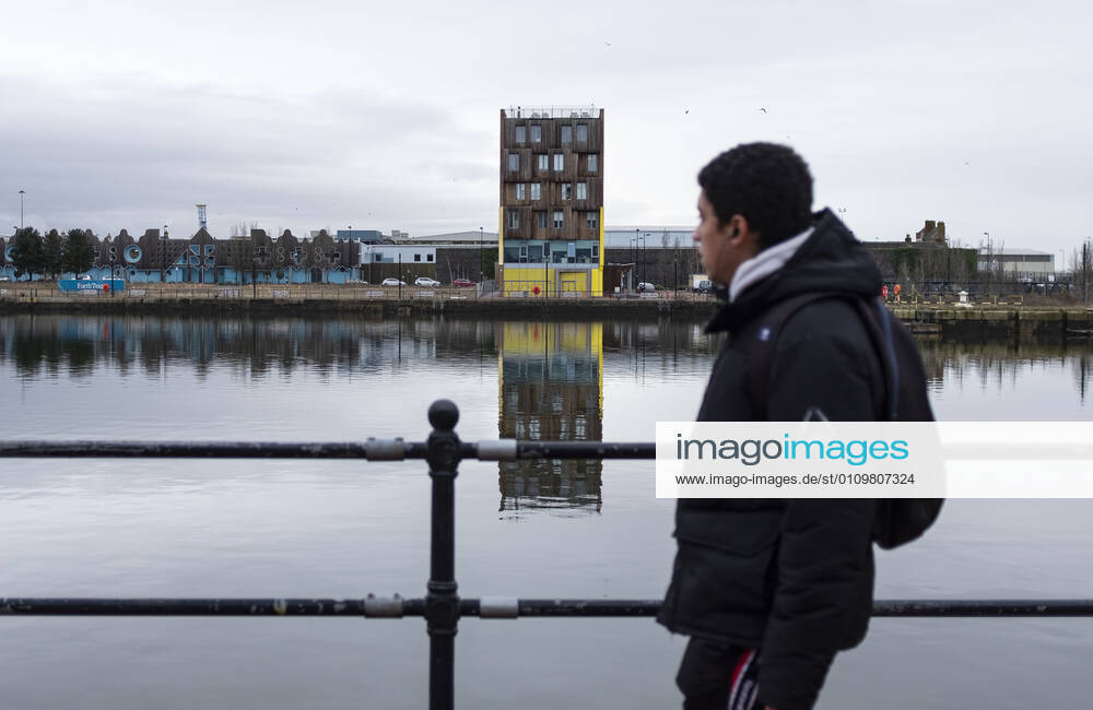 A man walks by Britannia Quay at Cardiff Bay in Wales..1,332 new cases of the coronavirus have been recorded today bringing the total to 172,879 since the pandemic began. The overall death total now stands at 3,997 in Wales. The infection rate is now 403.5 cases per 100,000 people based on the seven days up to January 7. That is down on the 415 previously reported. Cardiff United Kingdom - ZUMAs197 20210112_zab_s197_003