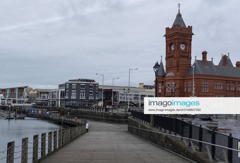 A man looks out at Pierhead at Cardiff Bay in Wales..1,332 new cases of the coronavirus have been recorded today bringing the total to 172,879 since the pandemic began. The overall death total now stands at 3,997 in Wales. The infection rate is now 403.5 cases per 100,000 people based on the seven days up to January 7. That is down on the 415 previously reported. Cardiff United Kingdom - ZUMAs197 20210112_zab_s197_011