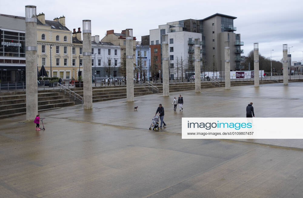 People walk around the Cardiff Bay in Wales..1,332 new cases of the coronavirus have been recorded today bringing the total to 172,879 since the pandemic began. The overall death total now stands at 3,997 in Wales. The infection rate is now 403.5 cases per 100,000 people based on the seven days up to January 7. That is down on the 415 previously reported. Cardiff United Kingdom - ZUMAs197 20210112_zab_s197_016