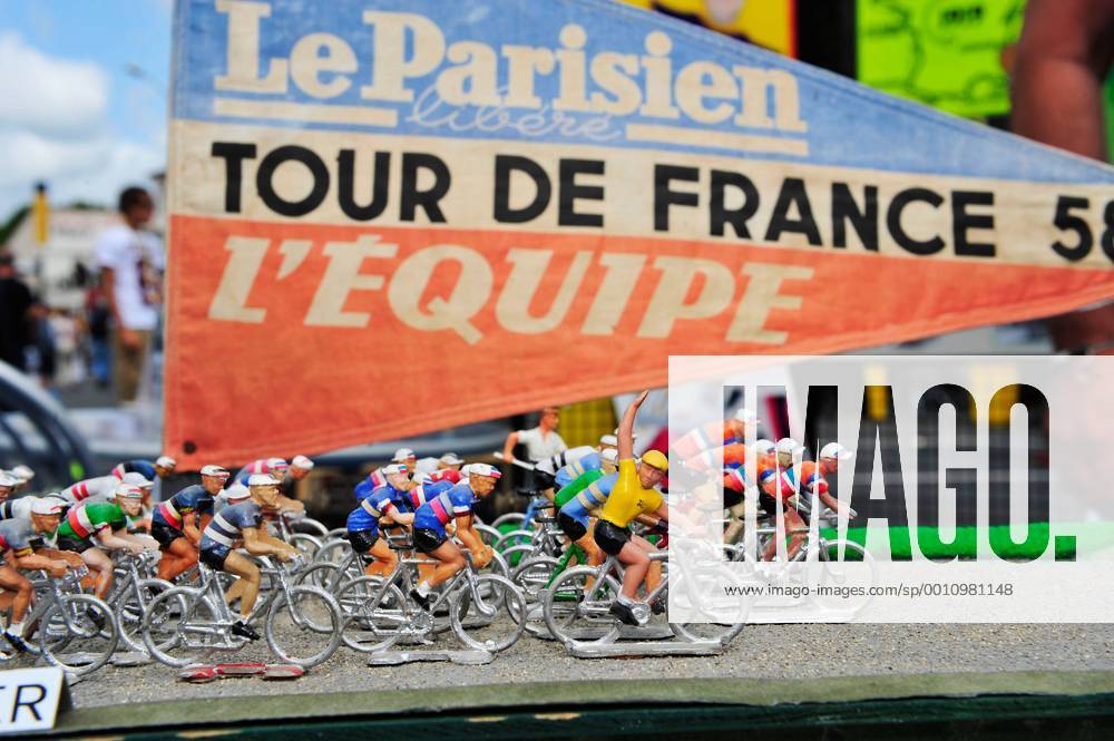 RADSPORT - Tour de France 2012 FOIX,FRANKREICH,15.JUL.12 - DIVERS, RADSPORT - Tour de France 2012, 14. Etappe, Limoux - Foix. Bild zeigt Spielzeug Fahrräder.