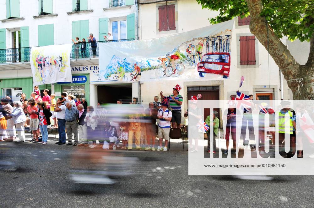 RADSPORT - Tour de France 2012 FOIX,FRANKREICH,15.JUL.12 - DIVERS, RADSPORT - Tour de France 2012, 14. Etappe, Limoux - Foix. Bild zeigt Zuschauer.