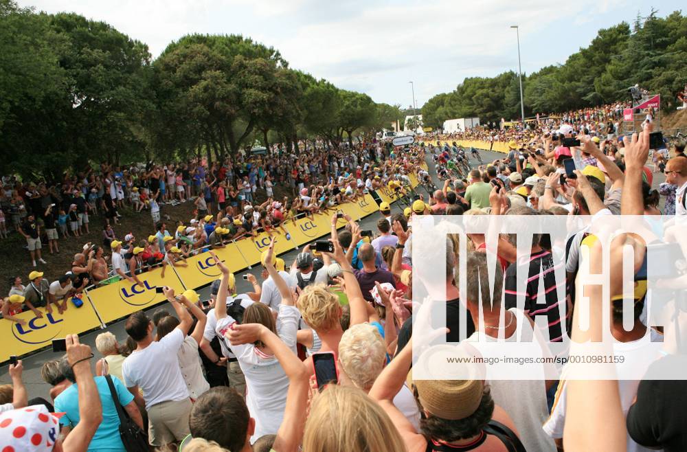 RADSPORT - Tour de France 2012 FOIX,FRANKREICH,15.JUL.12 - DIVERS, RADSPORT - Tour de France 2012, 14. Etappe, Limoux - Foix. Bild zeigt Zuschauer.