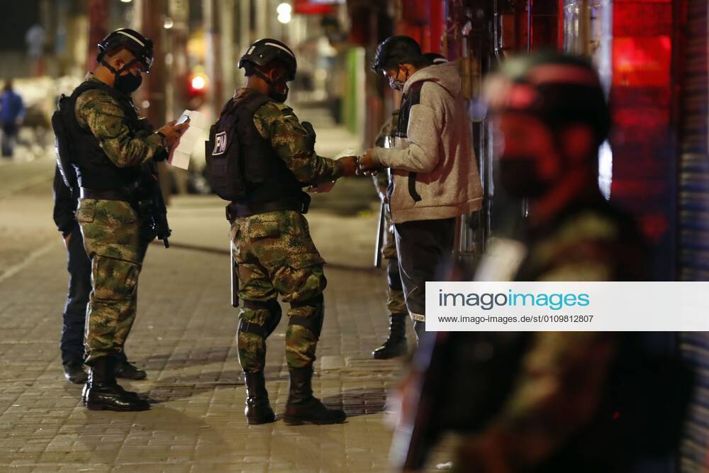 Soldiers requisition a man who violates the curfew imposed by mayor today in Bogota, Colombia 12 January 2021. The city ended a strict quarantine on Tuesday that was in force during the Reyes Bridge last weekend and today a curfew begins to apply in all localities from eight at night to four in the morning, as will extend until next Sunday. Colombia adds another 14,179 infections and 331 deaths from covid-19 !ACHTUNG: NUR REDAKTIONELLE NUTZUNG!