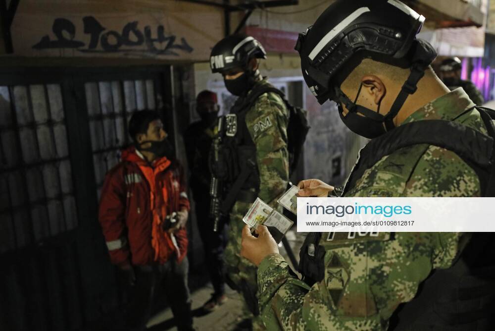 Soldiers requisition a man who violates the curfew imposed by mayor today in Bogota, Colombia 12 January 2021. The city ended a strict quarantine on Tuesday that was in force during the Reyes Bridge last weekend and today a curfew begins to apply in all localities from eight at night to four in the morning, as will extend until next Sunday. Colombia adds another 14,179 infections and 331 deaths from covid-19 !ACHTUNG: NUR REDAKTIONELLE NUTZUNG!