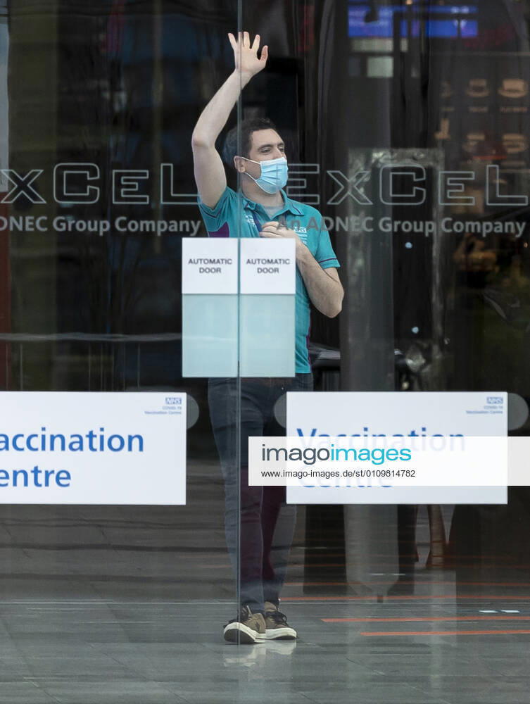 (210113) -- LONDON, Jan. 13, 2021 -- A staff wearing a face mask is seen in the Vaccination Centre at ExCel exhibition centre in London, Britain, Jan. 12, 2021. British Prime Minister Boris Johnson on Monday warned against false complacency as the country is seeking to speed up the coronavirus vaccine rollout. According to the prime minister, 2.4 million coronavirus jabs have been administered across Britain. Seven new mass vaccination sites in England opened Monday, as the country races against time to bring the pandemic under control. ) BRITAIN-LONDON-COVID-19-VACCINE ROLLOUT HanxYan