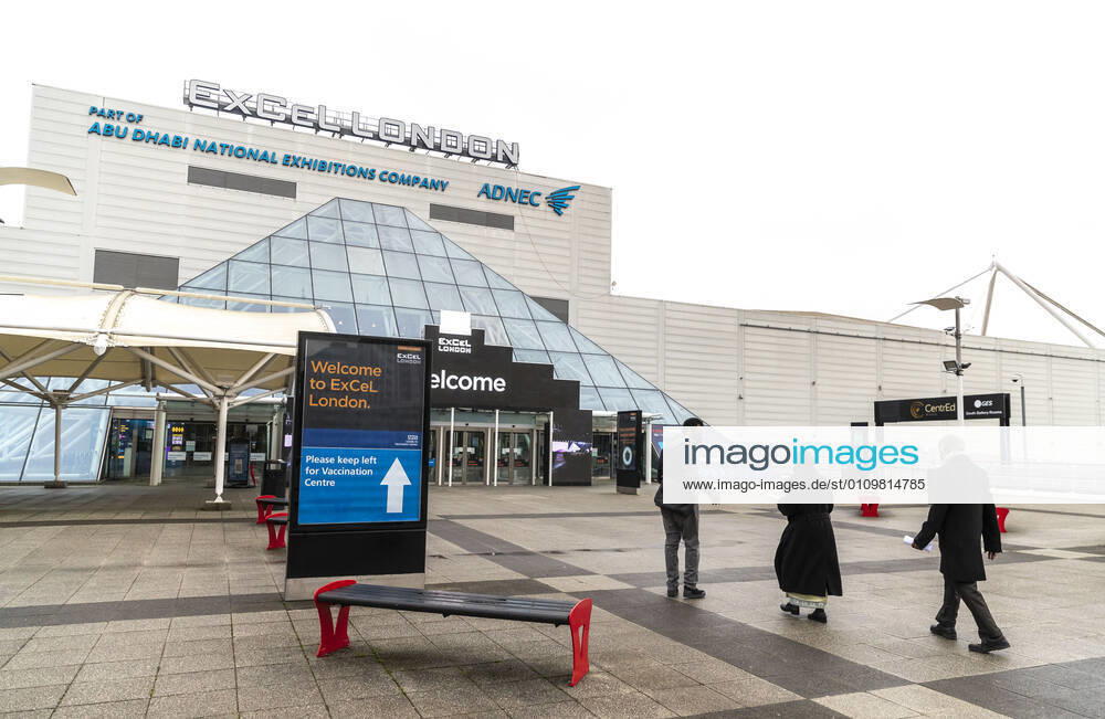 (210113) -- LONDON, Jan. 13, 2021 -- People wearing face masks walk into the Vaccination Centre at ExCel exhibition centre in London, Britain, Jan. 12, 2021. British Prime Minister Boris Johnson on Monday warned against false complacency as the country is seeking to speed up the coronavirus vaccine rollout. According to the prime minister, 2.4 million coronavirus jabs have been administered across Britain. Seven new mass vaccination sites in England opened Monday, as the country races against time to bring the pandemic under control. ) BRITAIN-LONDON-COVID-19-VACCINE ROLLOUT HanxYan