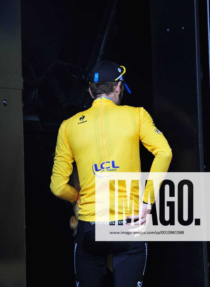 RADSPORT - Tour de France 2012 FOIX,FRANKREICH,15.JUL.12 - DIVERS, RADSPORT - Tour de France 2012, 14. Etappe, Limoux - Foix. Bild zeigt Bradley Wiggins (GBR Sky). Keywords: Gelbe Trikot.