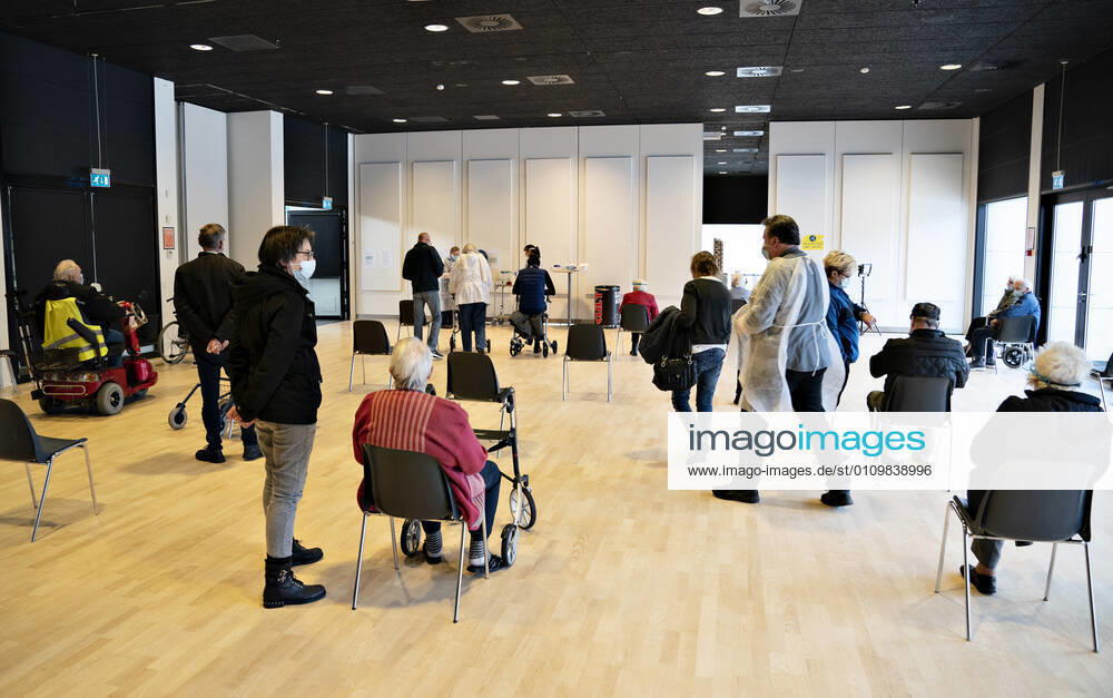 Waiting area after vaccination of 65 citizens, who receive both personal care and practical assistance from the municipality, in Brovst Hallen, Wednesday 13 January 2021 In other words, one of the 22 nearby vaccination sites that have been set up for this target group of citizens, Brovst, is inaugurated. Jylland Denmark