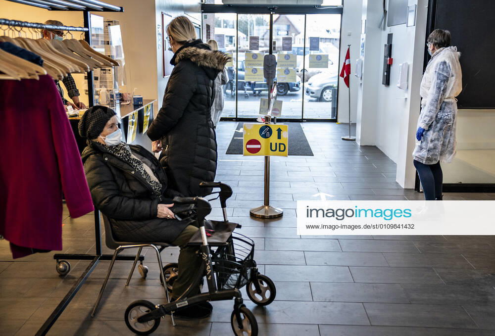 Vaccination of 65 citizens, who receive both personal care and practical assistance from the municipality, is underway here in Brovst Hallen, Wednesday 13 January 2021 In other words, one of the 22 nearby vaccination sites that have been set up for this target group of citizens is inaugurated. Brovst Jylland Denmark