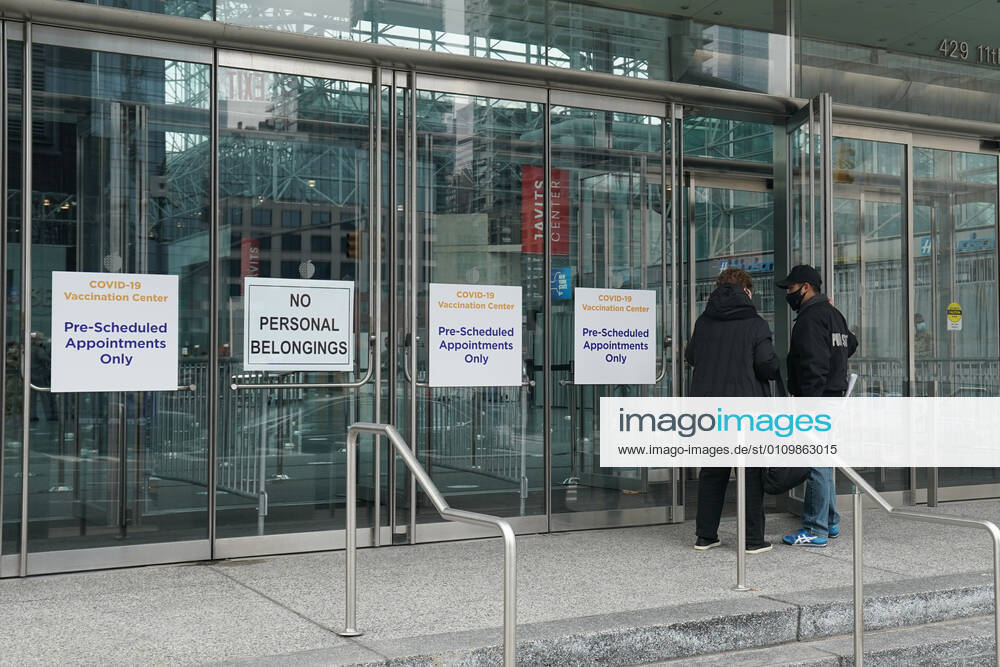 New York State opens a mass vaccination site at the Jacob Javits Convention Center on Manhattan s West Side on January 13, 2021 in New York. New York USA - ZUMAb148 20210113_zap_b148_002