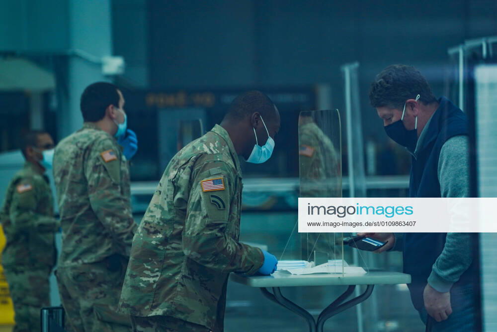 A member of the US Army National Guard checks in people as New York State opens a mass vaccination site at the Jacob Javits Convention Center on Manhattan s West Side on January 13, 2021 in New York. New York USA - ZUMAb148 20210113_zap_b148_018