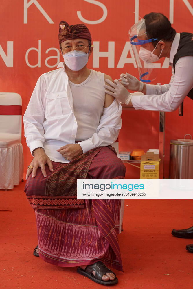 Bali province government top officials injected with Sinovac vaccine. Bali to start the first dose of Covid-19 vaccination program towards the public servants official and the health workers, which held at Bali Mandara Hospital. Denpasar Indonesia - ZUMAb245 20210114_zip_b245_010
