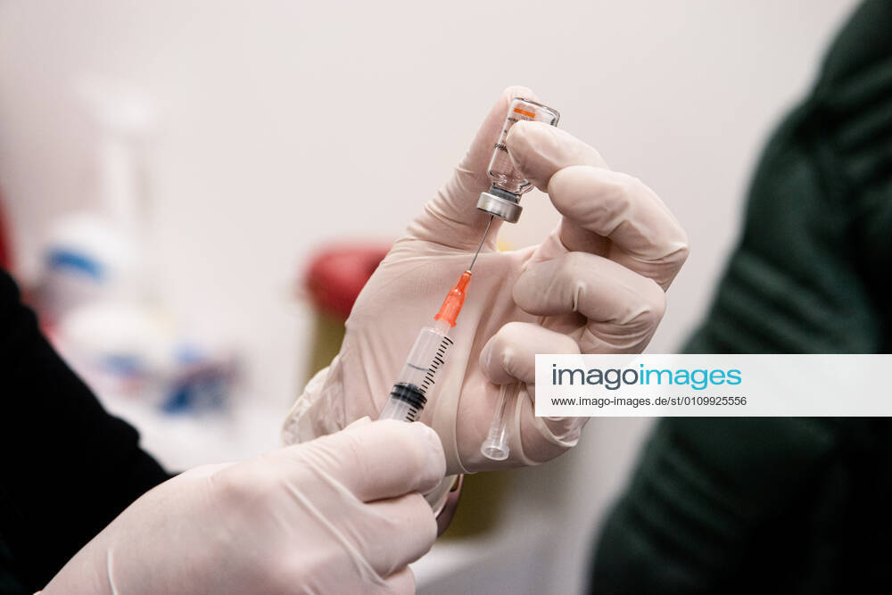 A nurse holds the vaccination syringe and China s Sinovac vaccine vial..China s Sinovac vaccine started to be applied to 81 cities in Turkey. In Ankara City Hospital, the vaccination was applied to the hospital staff first in order to protect them from possible Covid-19 infected patients. Ankara Turkey - ZUMAs197 20210114_zaa_s197_018