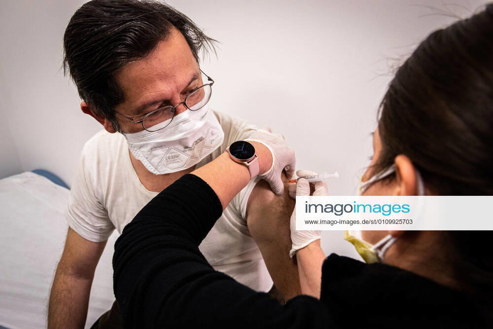 A nurse inject the China s Sinovac vaccine vial to a hospital staff..China s Sinovac vaccine started to be applied to 81 cities in Turkey. In Ankara City Hospital, the vaccination was applied to the hospital staff first in order to protect them from possible Covid-19 infected patients. Ankara Turkey - ZUMAs197 20210114_zaa_s197_020