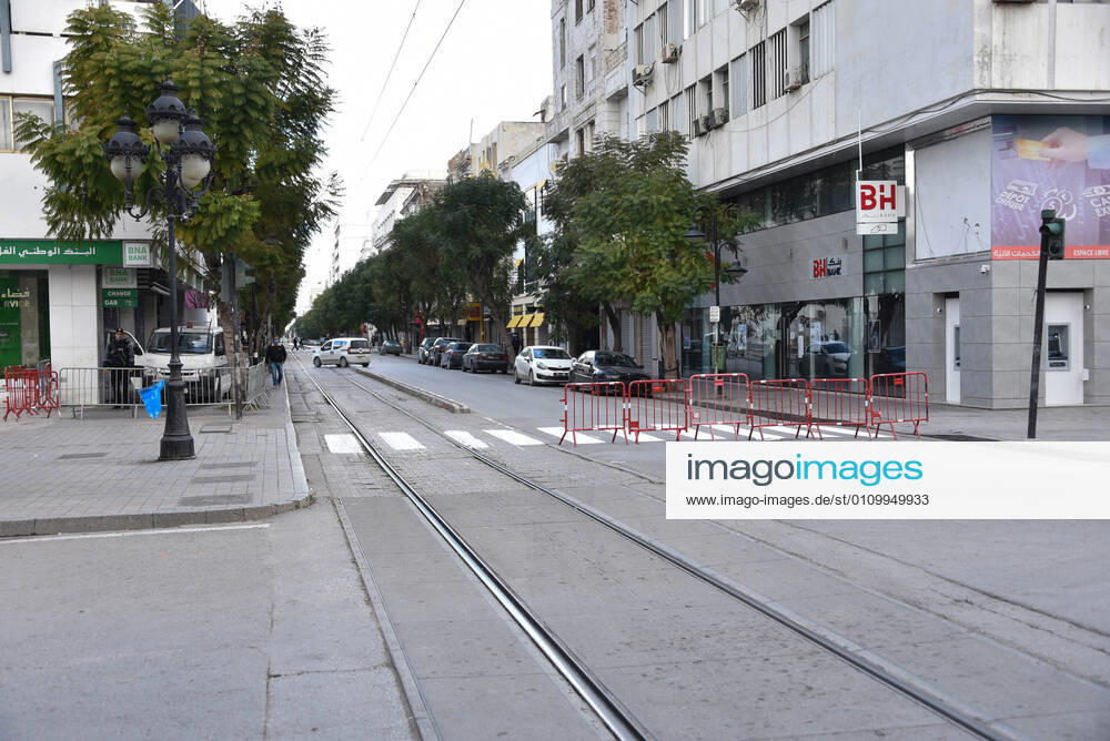 Tunis famous avenue Habib Bourguiba is pictured empty amid of a lockdown due to the Covid-19 pandemic as the country marks 10 years since its revolution. Tunisia marked 10 years today since its street revolution sent autocratic ruler Zine El Abidine Ben Ali fleeing into exile, but few are celebrating amid a lockdown as Covid-19 cases spiral. Tunis Tunisia - ZUMAs197 20210114_zaa_s197_103