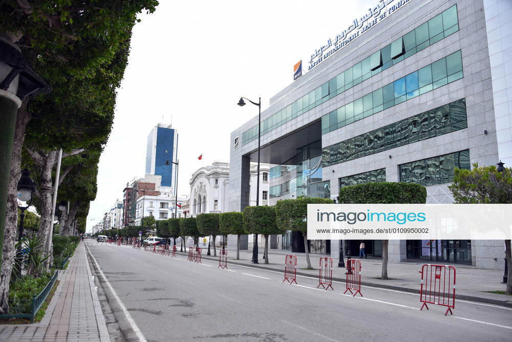 Tunis famous avenue Habib Bourguiba is pictured empty amid of a lockdown due to the Covid-19 pandemic as the country marks 10 years since its revolution. Tunisia marked 10 years today since its street revolution sent autocratic ruler Zine El Abidine Ben Ali fleeing into exile, but few are celebrating amid a lockdown as Covid-19 cases spiral. Tunis Tunisia - ZUMAs197 20210114_zaa_s197_105