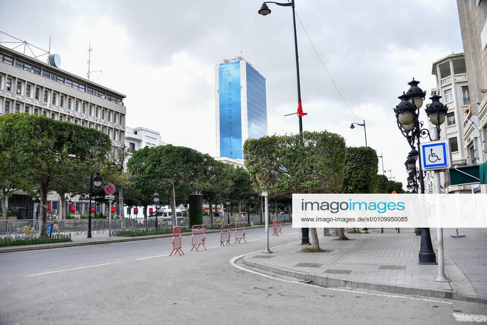 Tunis famous avenue Habib Bourguiba is pictured empty amid of a lockdown due to the Covid-19 pandemic as the country marks 10 years since its revolution. Tunisia marked 10 years today since its street revolution sent autocratic ruler Zine El Abidine Ben Ali fleeing into exile, but few are celebrating amid a lockdown as Covid-19 cases spiral. Tunis Tunisia - ZUMAs197 20210114_zaa_s197_112
