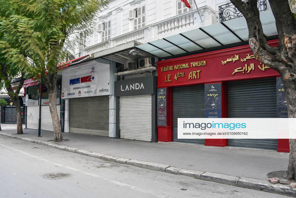 Shops are closed in the Tunisian capital Tunis amid a lockdown due to the Covid-19 pandemic as the country marks 10 years since its revolution. Tunisia marked 10 years today since its street revolution sent autocratic ruler Zine El Abidine Ben Ali fleeing into exile, but few are celebrating amid a lockdown as Covid-19 cases spiral. Tunis Tunisia - ZUMAs197 20210114_zaa_s197_115