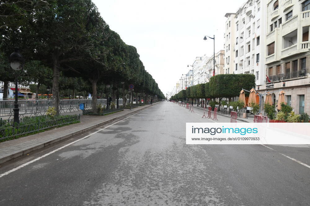 (210114) -- TUNIS, Jan. 14, 2021 -- Photo taken on Jan. 14, 2021 shows a street during a lockdown in Tunis, Tunisia. Tunisia decided to impose a general lockdown for a period of four days starting from Thursday, to contain the rapid spread of COVID-19 in the country. (Photo by Xinhua) TUNISIA-TUNIS-COVID-19-LOCKDOWN AdelxEzzine
