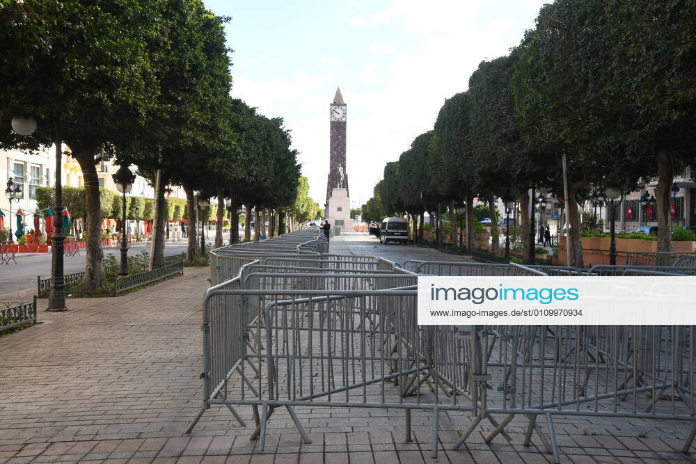 (210114) -- TUNIS, Jan. 14, 2021 -- Barricades are seen on a street during a lockdown in Tunis, Tunisia, on Jan. 14, 2021. Tunisia decided to impose a general lockdown for a period of four days starting from Thursday, to contain the rapid spread of COVID-19 in the country. (Photo by Xinhua) TUNISIA-TUNIS-COVID-19-LOCKDOWN AdelxEzzine