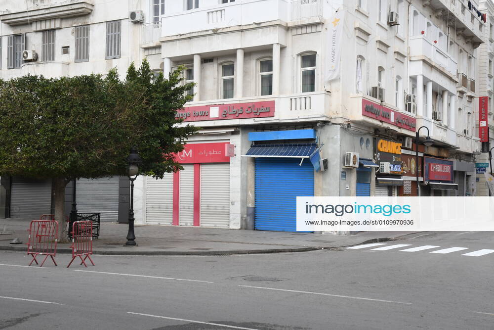 (210114) -- TUNIS, Jan. 14, 2021 -- Stores are seen closed during a lockdown in Tunis, Tunisia, on Jan. 14, 2021. Tunisia decided to impose a general lockdown for a period of four days starting from Thursday, to contain the rapid spread of COVID-19 in the country. (Photo by Xinhua) TUNISIA-TUNIS-COVID-19-LOCKDOWN AdelxEzzine