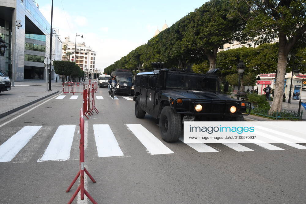 (210114) -- TUNIS, Jan. 14, 2021 -- Police vehicles run on a road during a lockdown in Tunis, Tunisia, on Jan. 14, 2021. Tunisia decided to impose a general lockdown for a period of four days starting from Thursday, to contain the rapid spread of COVID-19 in the country. (Photo by Xinhua) TUNISIA-TUNIS-COVID-19-LOCKDOWN AdelxEzzine