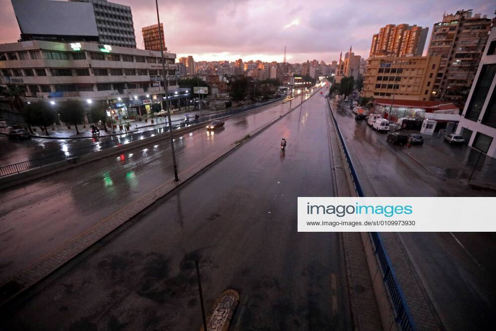 (210114) -- BEIRUT, Jan. 14, 2021 -- Photo taken on Jan. 14, 2021 shows the scene of a lockdown in Beirut, Lebanon. Lebanon s Higher Defense Council declared a state of emergency between Jan. 14-25 that includes a total lockdown in hope to restrict further spread of COVID-19, Al-Jadeed local TV channel reported. ) LEBANON-BEIRUT-COVID-19-LOCKDOWN BilalxJawich
