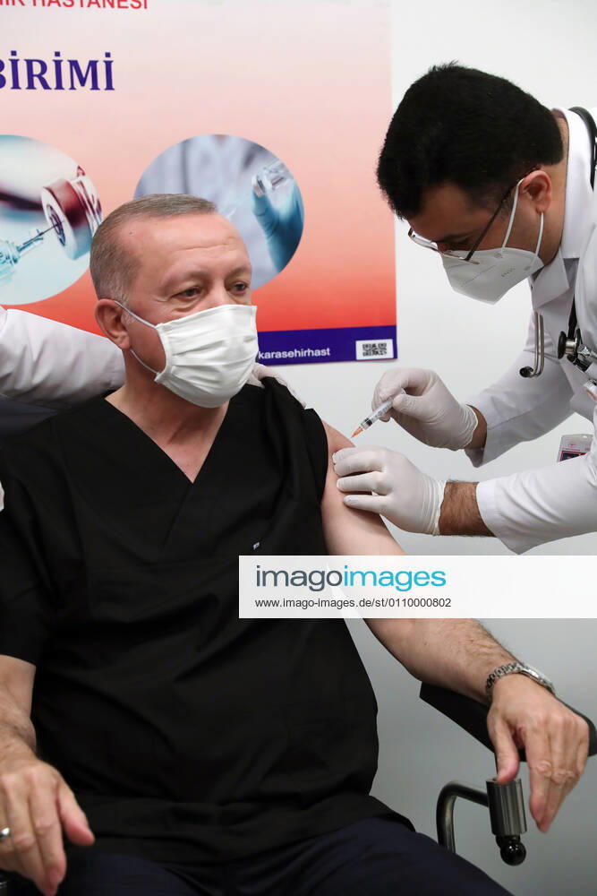 (210114) -- ANKARA, Jan. 14, 2021 () -- Turkish President Recep Tayyip Erdogan (L) receives a dose of COVID-19 vaccine at a hospital in Ankara, Turkey, on Jan. 14, 2021. Erdogan on Thursday received his first dose of vaccine as Turkey has started mass vaccination against COVID-19. () TURKEY-ANKARA-PRESIDENT-COVID-19 VACCINE Xinhua