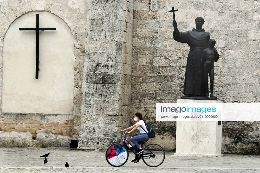 (210115) -- HAVANA, Jan. 15, 2021 -- A woman wearing a face mask rides a bike on a street in Havana, Cuba, Jan. 14, 2021. Local government in Havana announced new restrictive measures in response to the COVID-19 pandemic as 550 new cases were logged nationwide on Wednesday, setting a new daily record for the sixth day in a row. (Photo by Xinhua) CUBA-HAVANA-COVID-19-CASES JoaquinxHernandez