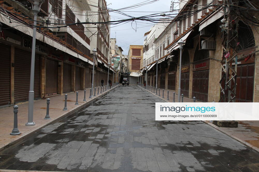 (210115) -- BEIRUT, Jan. 15, 2021 -- Photo taken on Jan. 14, 2021 shows the scene of a lockdown in Tripoli, Lebanon. Lebanon s Higher Defense Council declared a state of emergency from Jan. 14 to 25 that includes a total lockdown in hope to restrict further spread of COVID-19, Al-Jadeed local TV channel reported. (Photo by Xinhua) LEBANON-TRIPOLI-LOCKDOWN-CURFEW Khaled