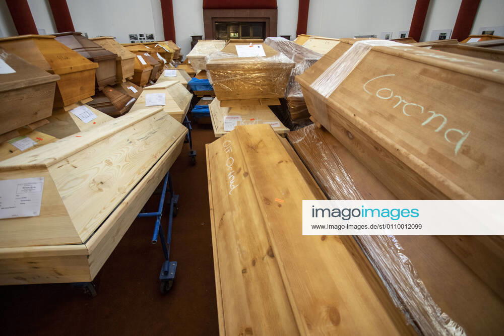 Germany, Saxony, Städtisches Bestattungswesen Meißen GmbH, crematorium, coffins piled up by Corona in the festival hall