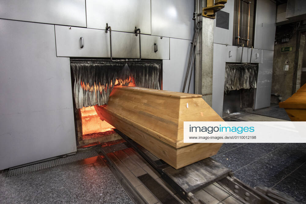 Germany, Saxony, Städtisches Bestattungswesen Meißen GmbH, crematorium, incineration of dead bodies with Covid19