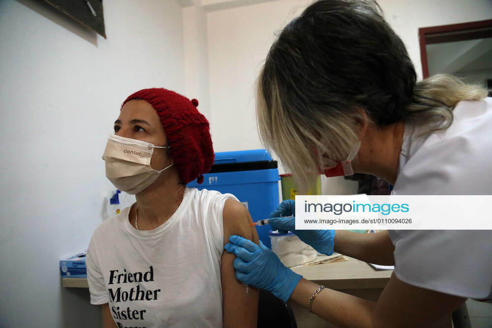 (210116) -- ANKARA, Jan. 16, 2021 -- A medical worker receives a dose of China s Sinovac COVID-19 vaccine at the Sabiha Uzun Maternal Child Health Center in Ankara, Turkey on Jan. 15, 2021. More than 600,000 health workers in Turkey have received their first doses of COVID-19 shots developed by China s Sinovac during the first two days of the country s vaccination program, Turkish Health Ministry s data showed on Friday. (Photo by Xinhua) TURKEY-ANKARA-HEALTH WORKER-COVID-19-VACCINATION MustafaxKaya