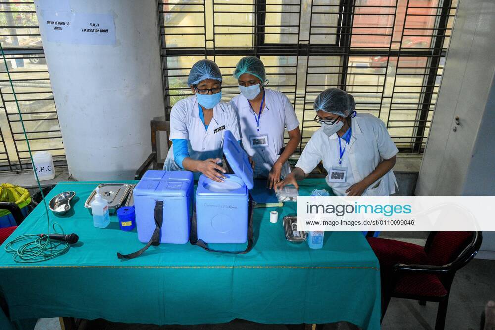 Sister and Doctors prepring a vaccination booth inside a vaccination room in Medical college of Kolkata.With urgent effect , COVID vaccination drives starts in India from 16th of January 2021.The vaccination progrmae are allotted exclusive to the frontline health workers in its first phase of vaccine drive. As of now, COVISHIELD and COVAXIN has been approved by Indian government for use for vaccination. Kolkata India - ZUMAc211 20210116_zip_c211_004