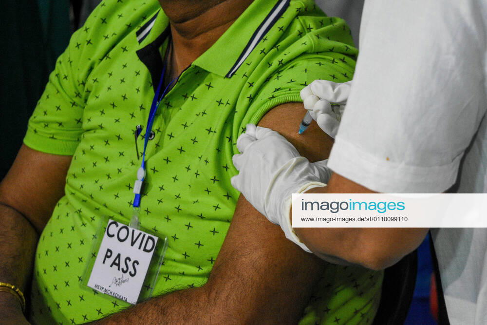 A sister injects COVISHIELD vaccine into a patients body during vaccination.With urgent effect , COVID vaccination drives starts in India from 16th of January 2021.The vaccination progrmae are allotted exclusive to the frontline health workers in its first phase of vaccine drive. As of now, COVISHIELD and COVAXIN has been approved by Indian government for use for vaccination. Kolkata India - ZUMAc211 20210116_zip_c211_008