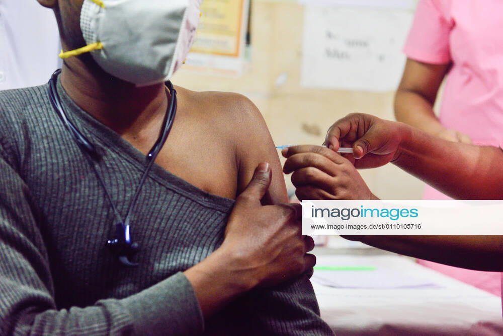 A nurse vaccinate a frontline health worker with Covishield Coronavirus vaccine developed by Oxford University and AstraZeneca Plc and Produced by Serum Institute Of India at the M.R. Bangur Hospital..India started its First Phase of Coronavirus (Covid-19) vaccination today. Kolkata India - ZUMAs197 20210116_zaa_s197_020