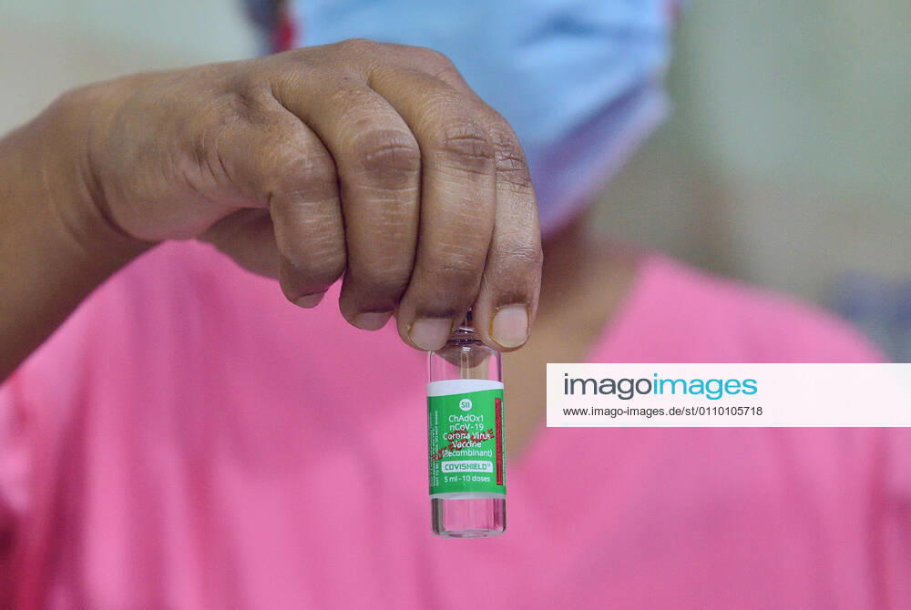A nurse shows the Covishield Coronavirus vaccine vial developed by Oxford University and AstraZeneca Plc and Produced by Serum Institute Of India at the M.R. Bangur Hospital..India started its First Phase of Coronavirus (Covid-19) vaccination today. Kolkata India - ZUMAs197 20210116_zaa_s197_021